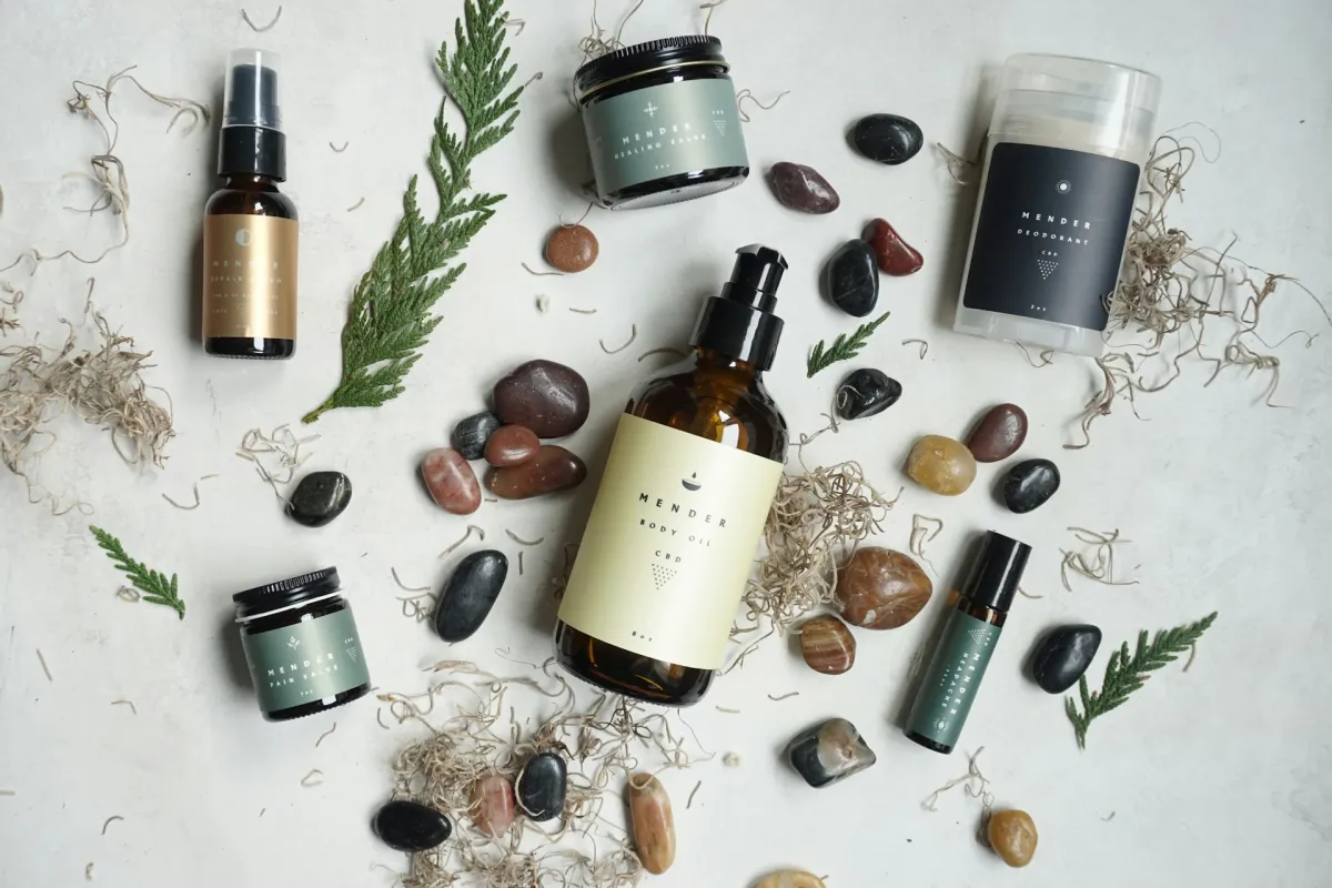 مرجع بصري في typography، product-photography، minimalist على لمحة