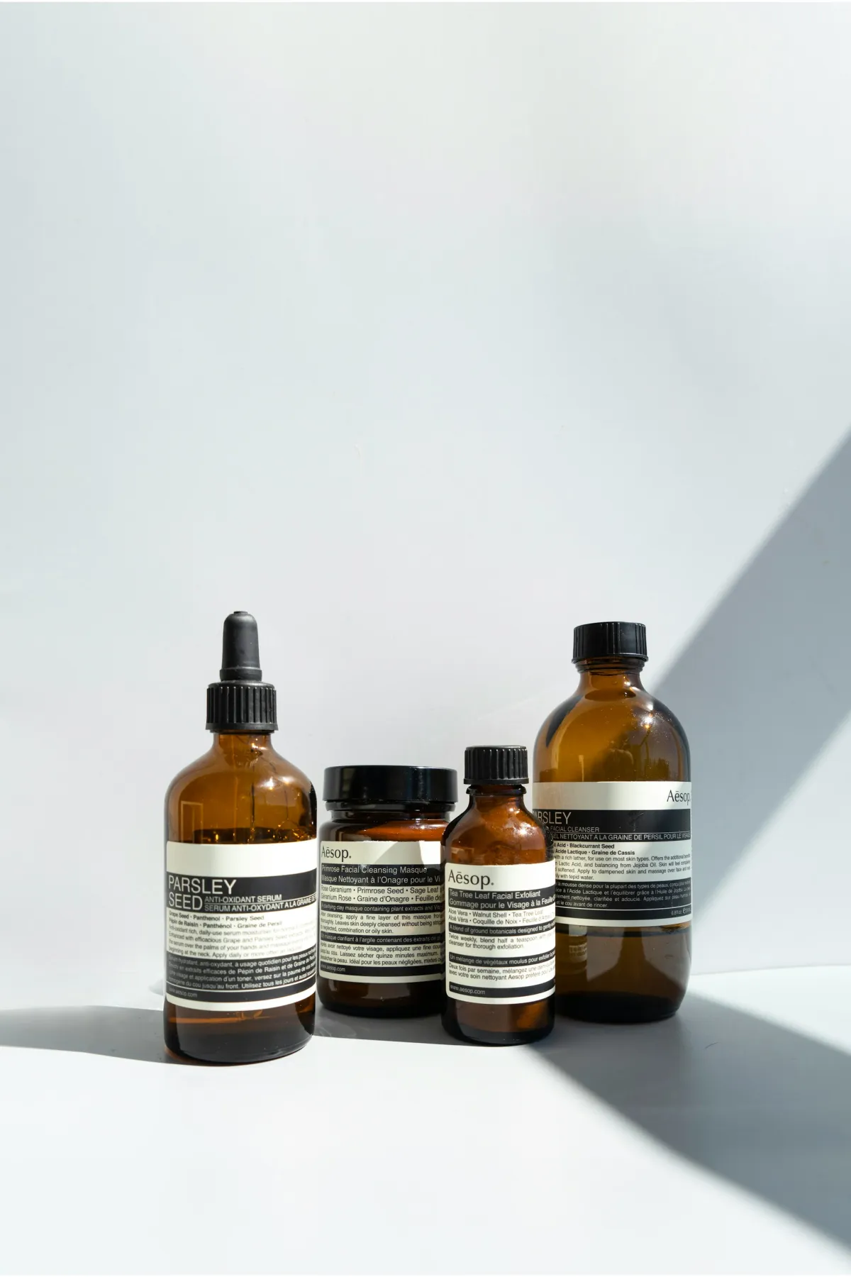 مرجع بصري في typography، product-photography، minimalist على لمحة