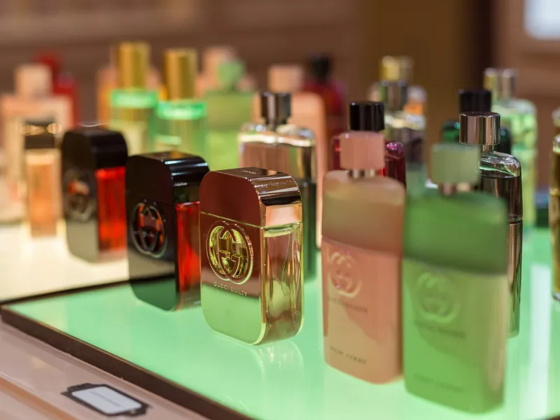 العطور ومنتجات العناية — تصميم #2834