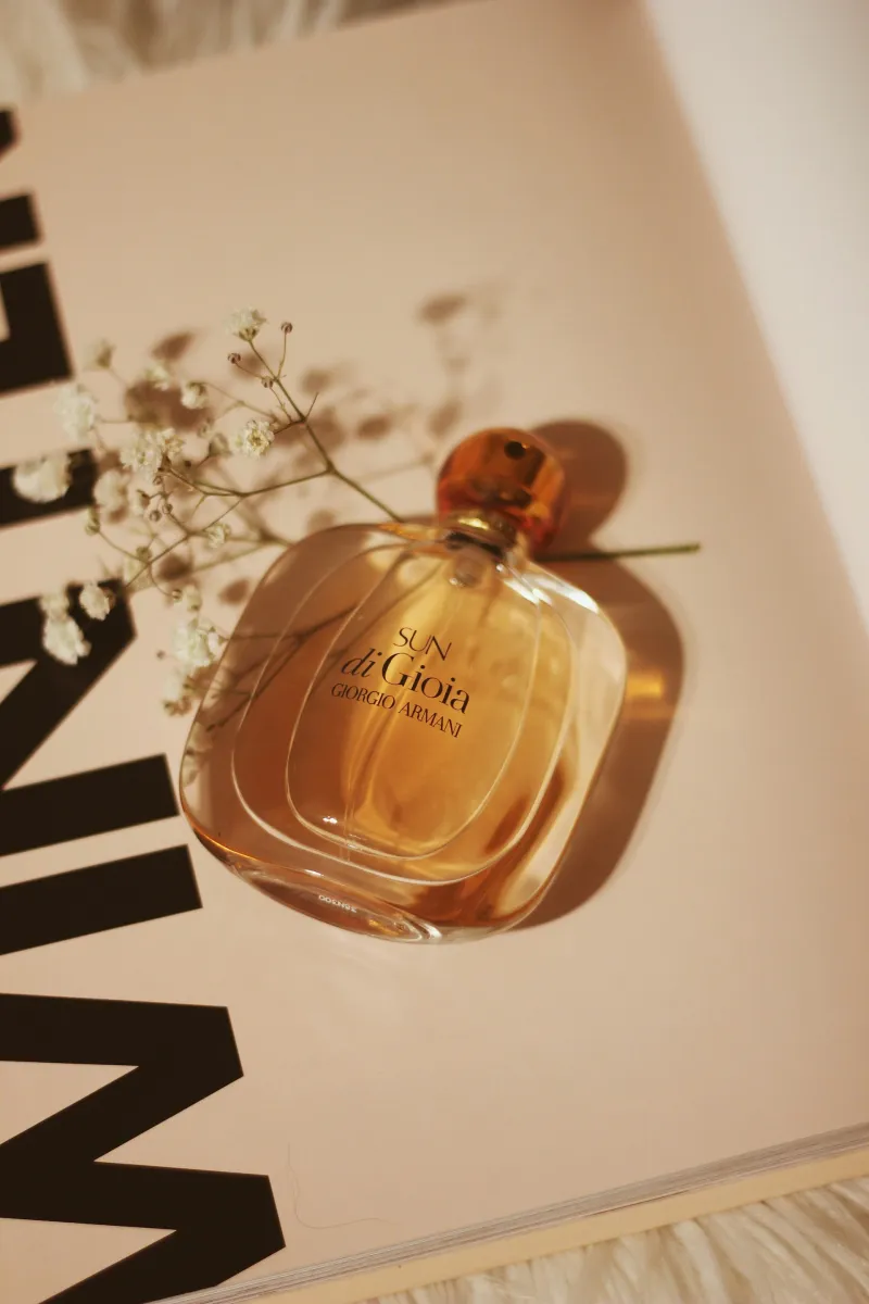 العطور ومنتجات العناية — تصميم #2847